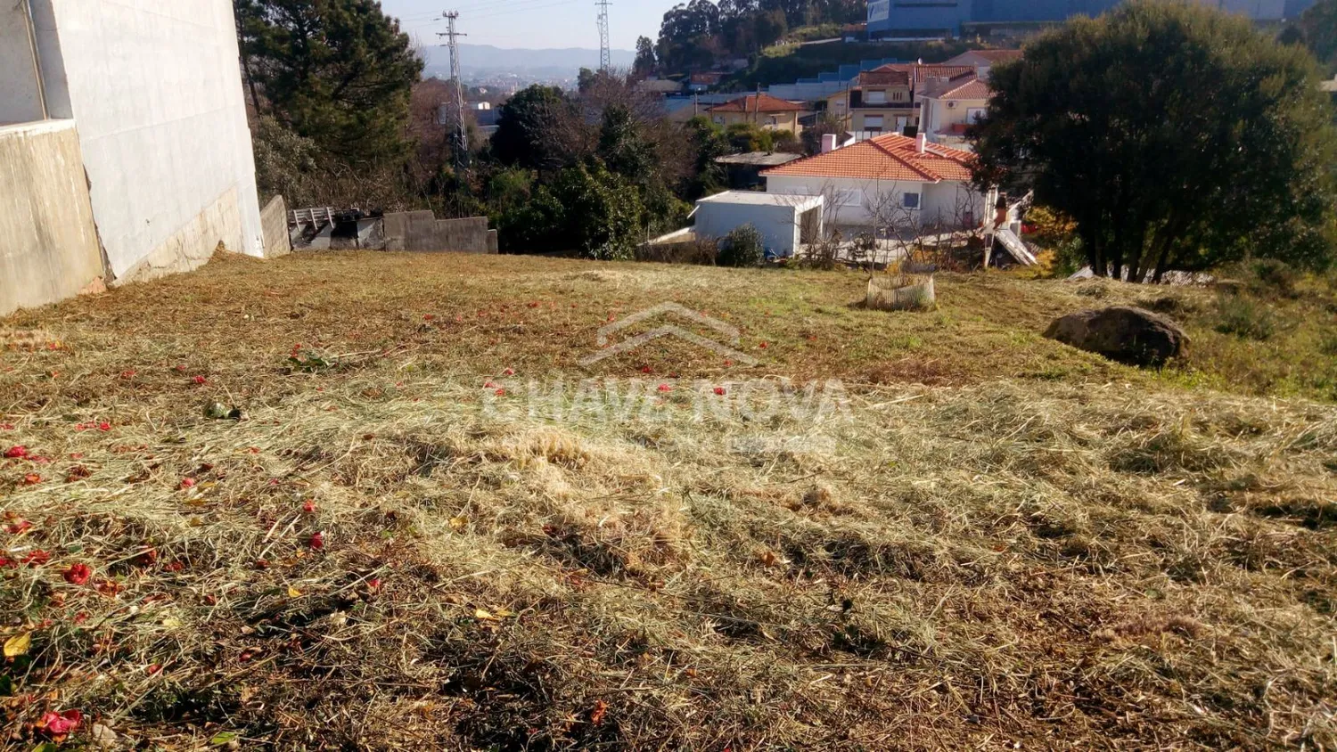 Terreno Urbano com 3 Frentes - 2