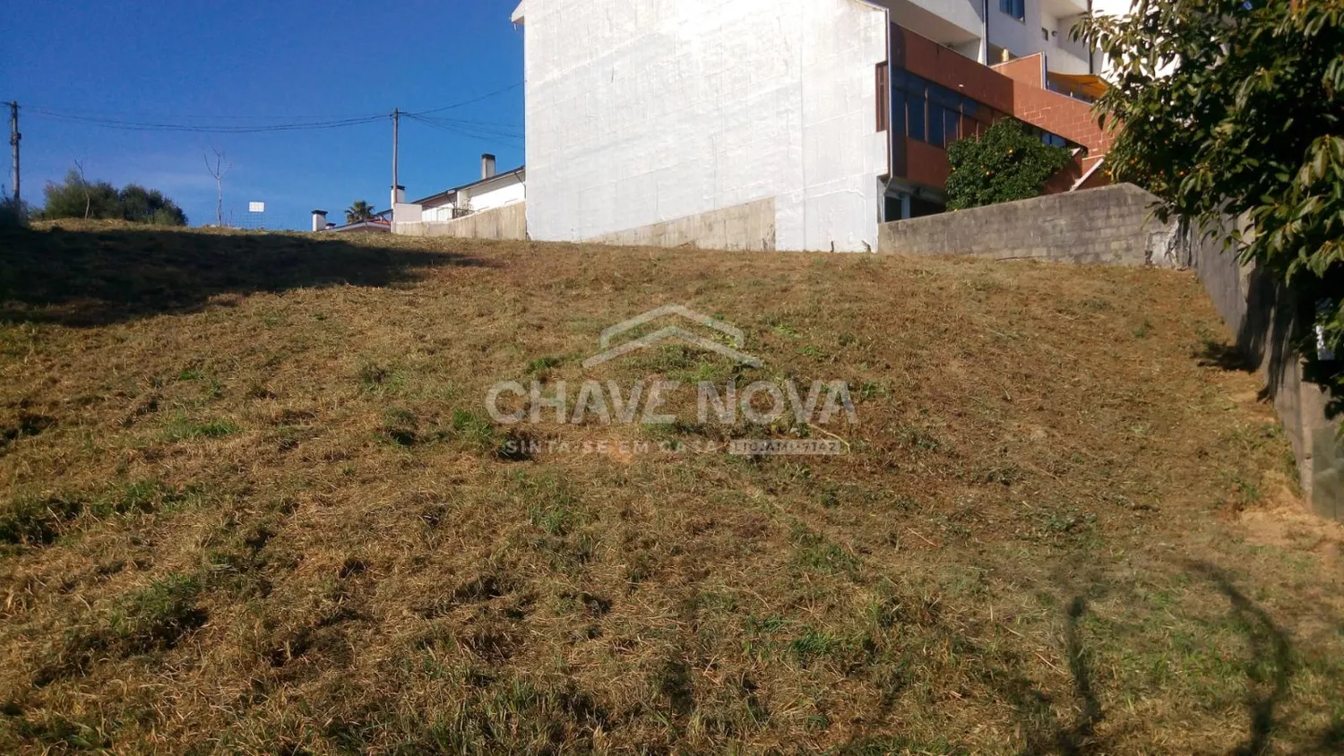 Terreno Urbano com 3 Frentes - 3