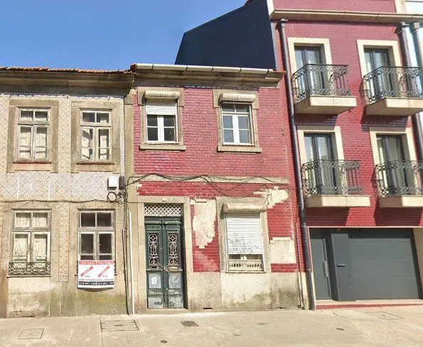 Exclusiva Moradia T3 com Terraço – Rua de Oliveira Monteiro, Porto