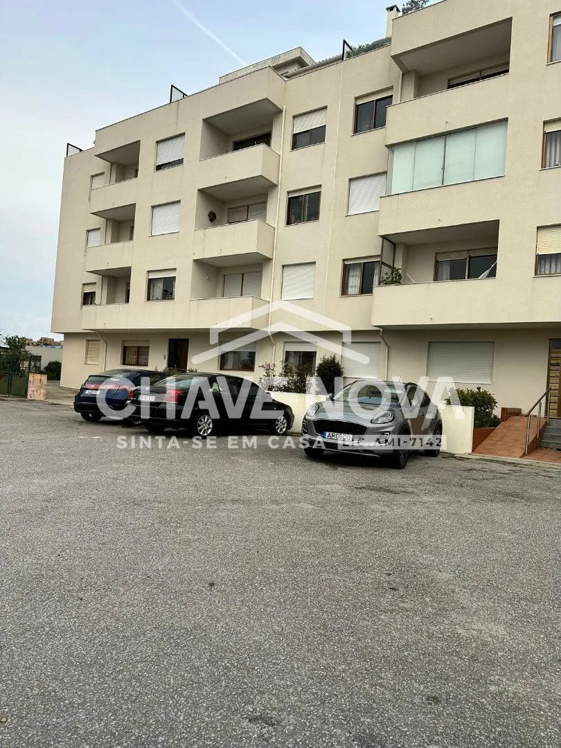 Apartamento T3+1 c/ Lugar de Garagem em Arcozelo (Miramar)