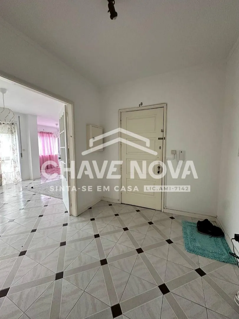 Apartamento T3+1 c/ Lugar de Garagem em Arcozelo (Miramar) - 2