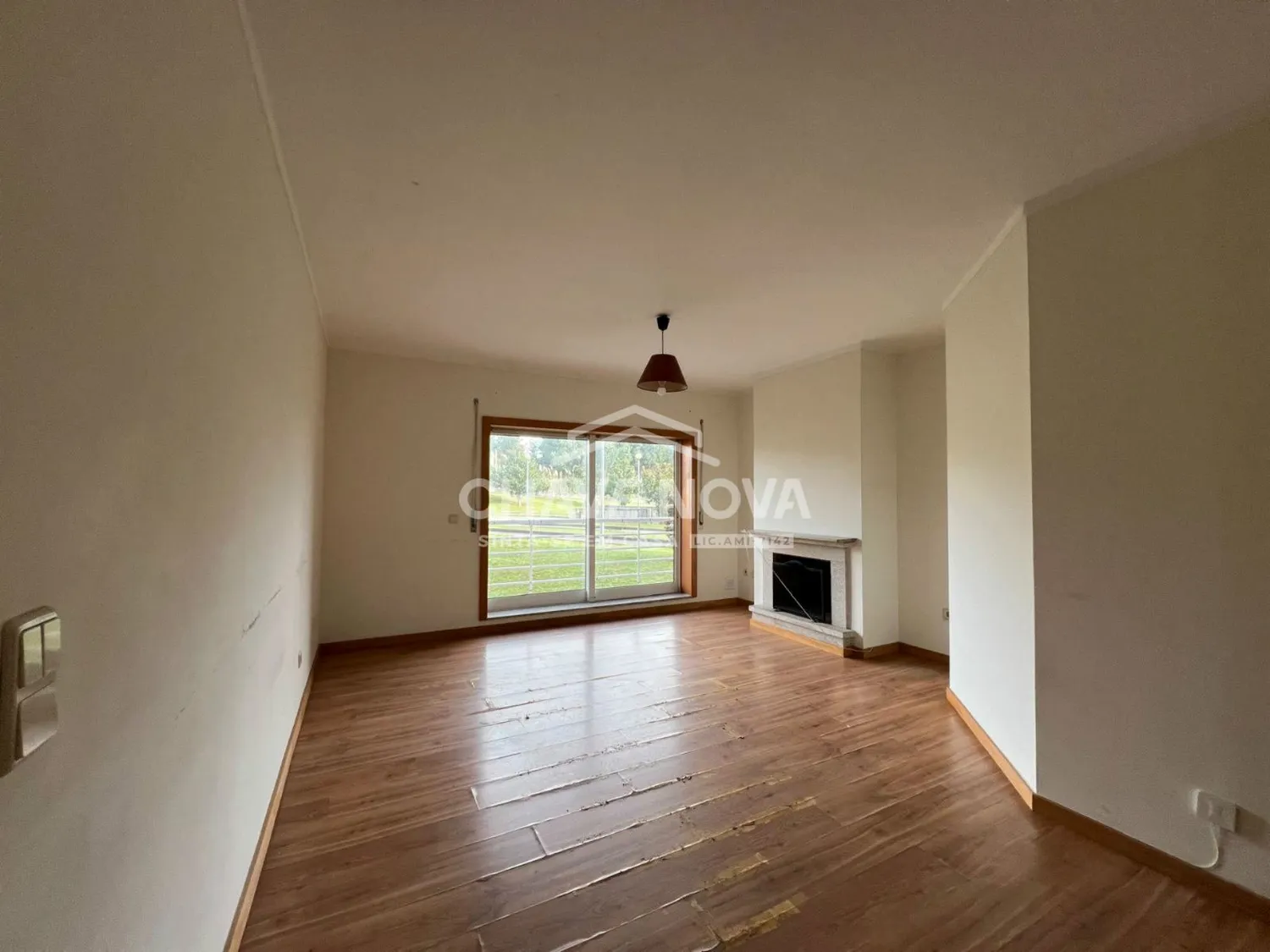 Apartamento T3 c/ Lugar de Garagem em Canelas (Edifício Prestige)