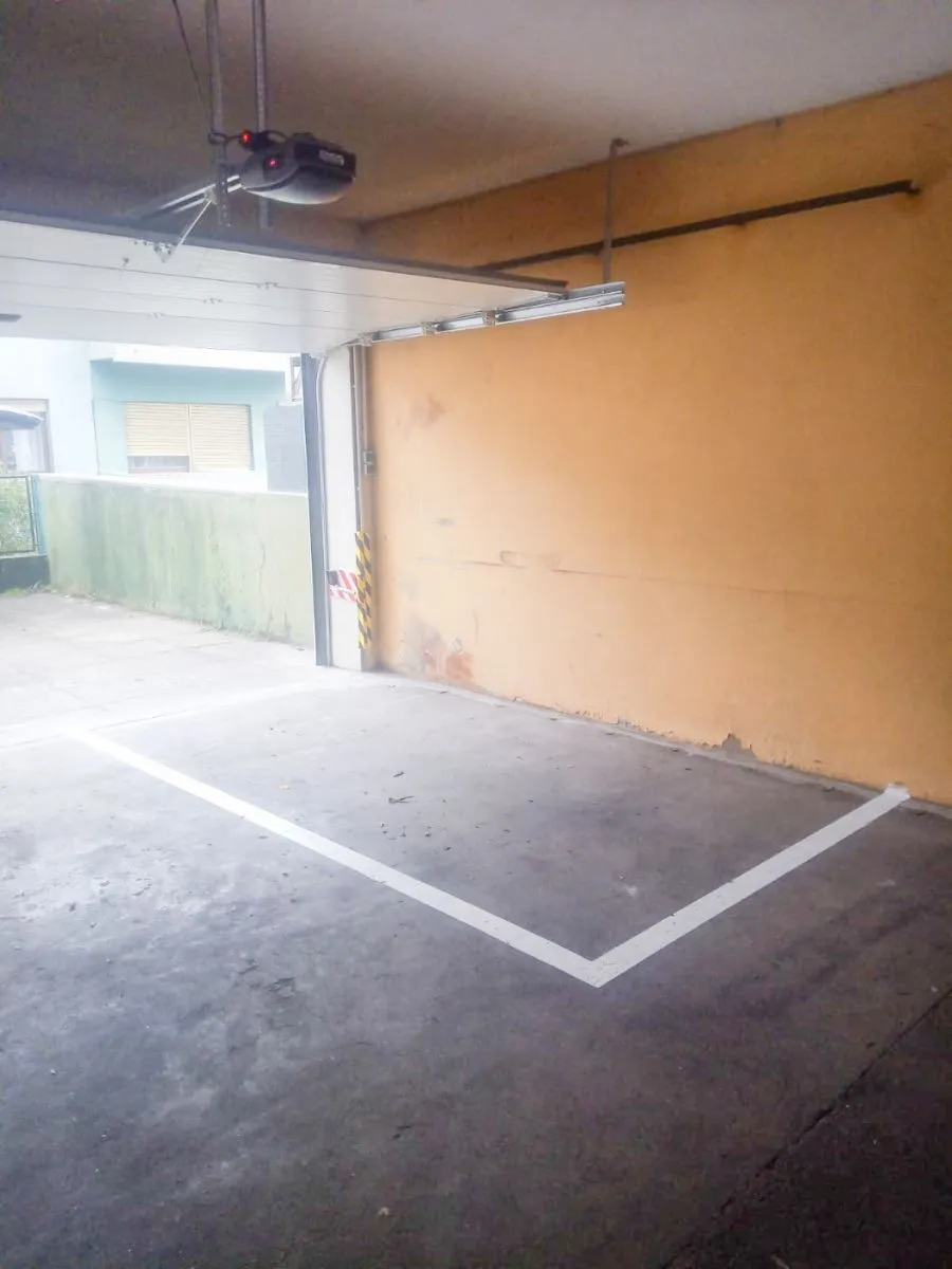 Lugar de Garagem com Arrumos - Oportunidade Imperdível! Localizado próximo ao El Corte Inglés