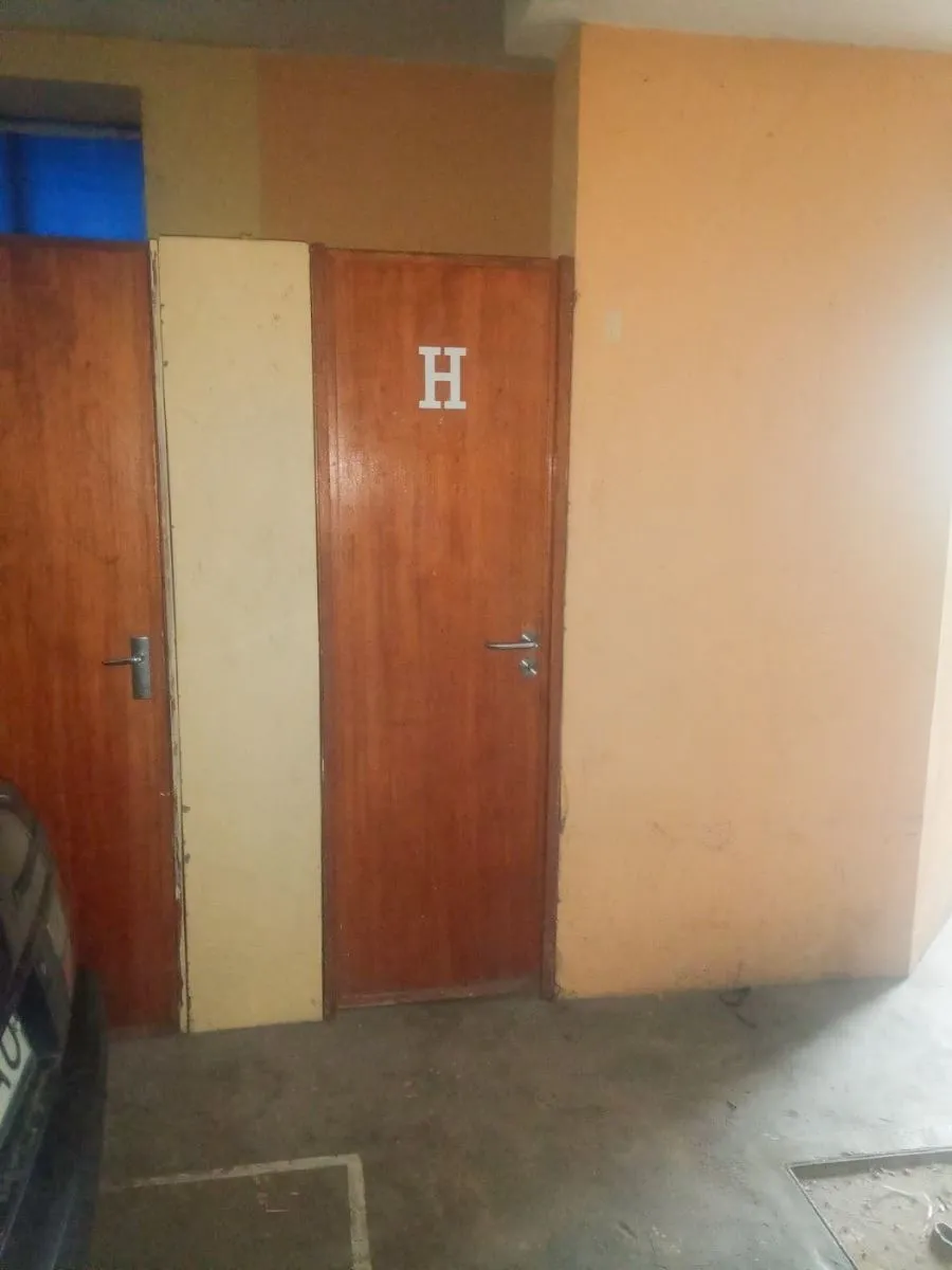 Lugar de Garagem com Arrumos - Oportunidade Imperdível! Localizado próximo ao El Corte Inglés - 3
