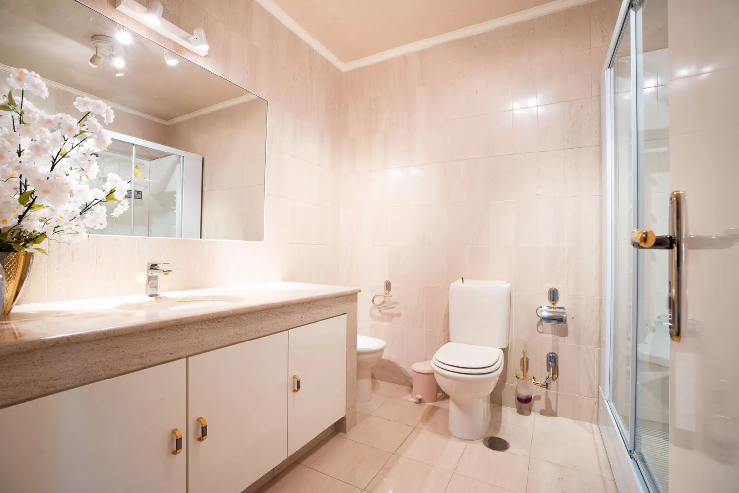 Magnificent duplex penthouse with a unique view of the Douro River estuary.