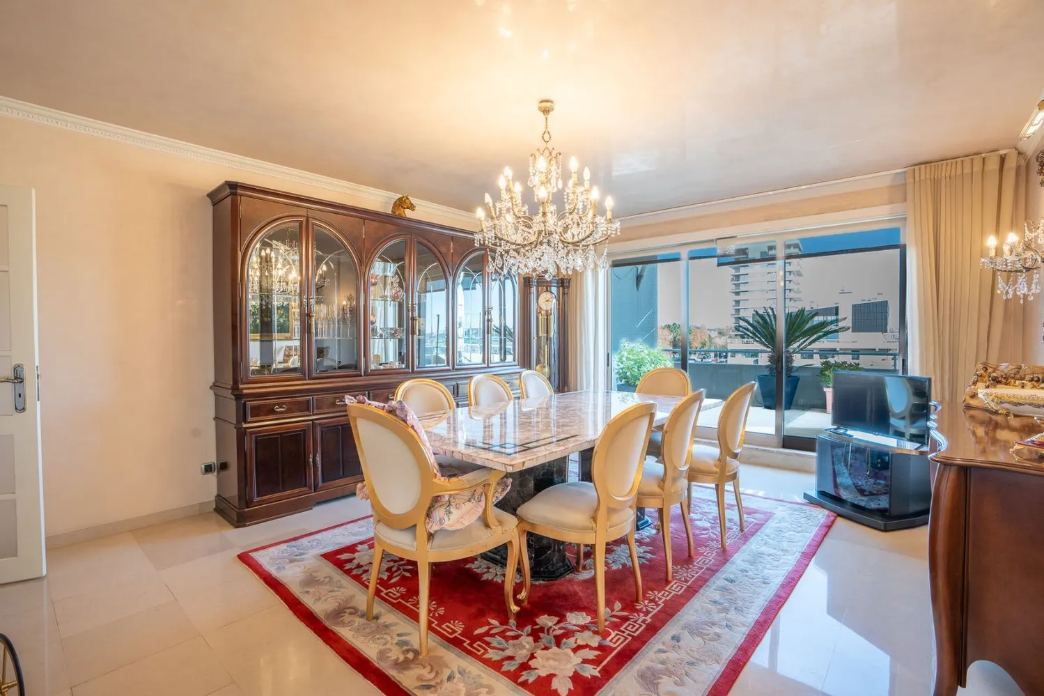 Magnificent duplex penthouse with a unique view of the Douro River estuary.