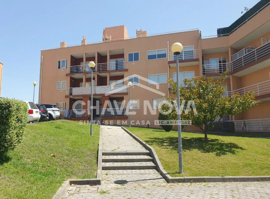 Apartamento T2 c/ Lugar de Garagem em Canelas (Edifício Prestige)