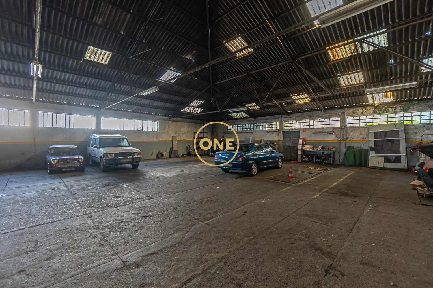Excellent warehouse next to the VCI (Via de Cintura Interna). - 2