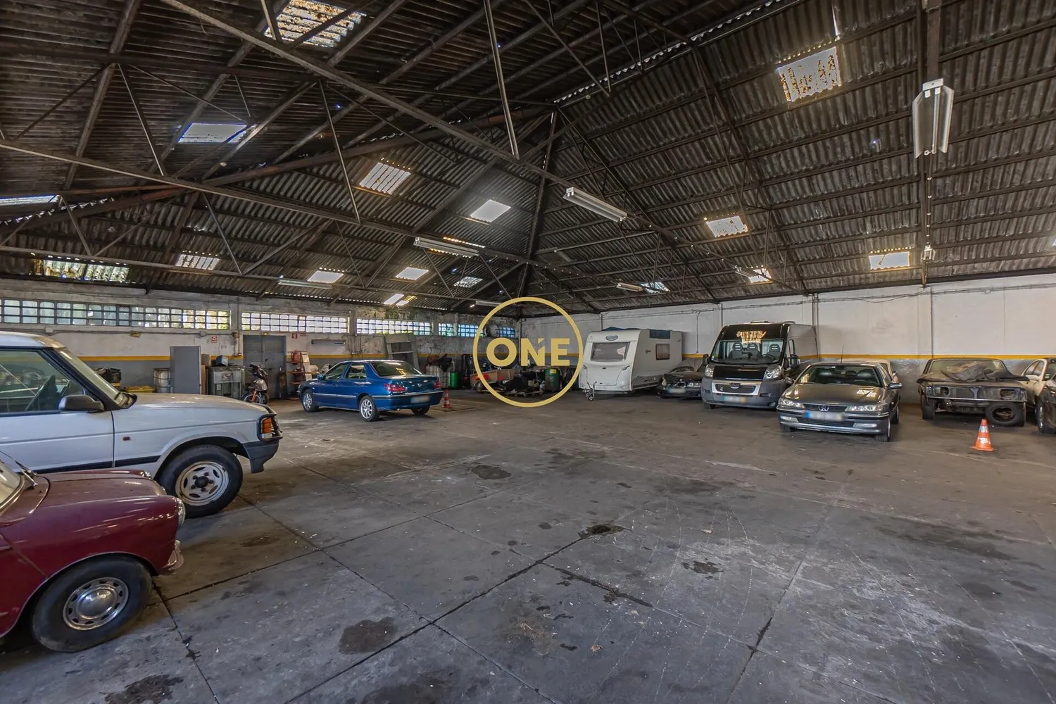 Excellent warehouse next to the VCI (Via de Cintura Interna).