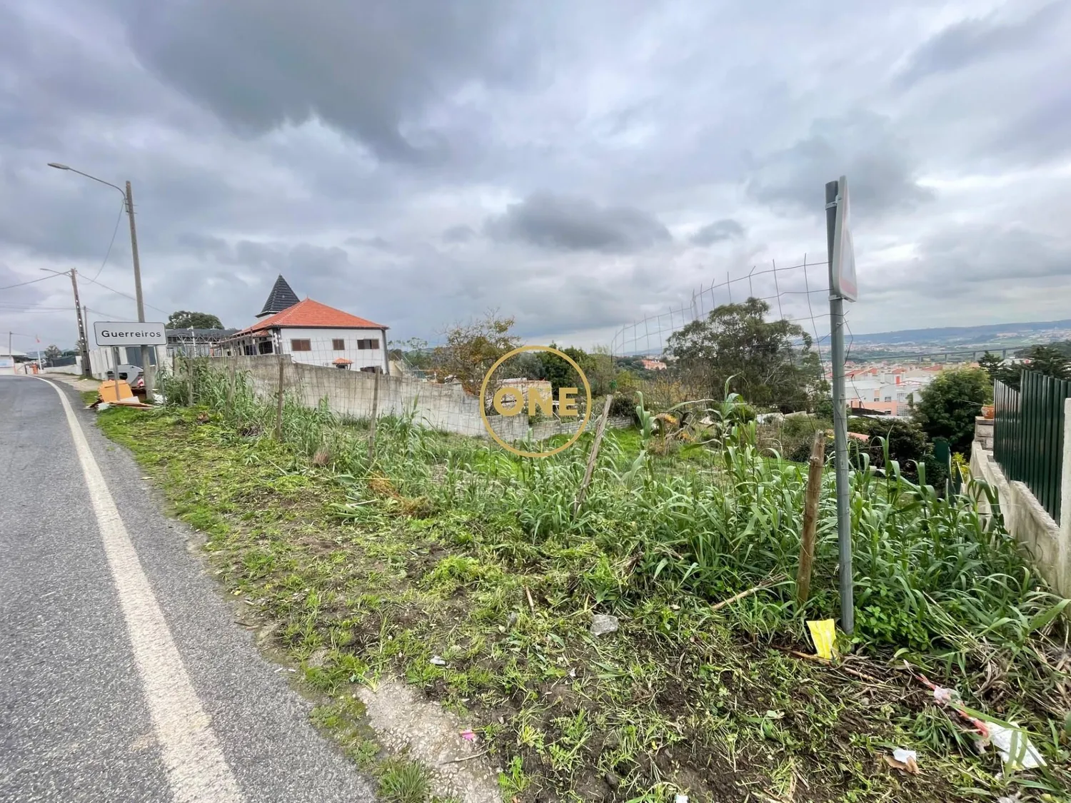 Terrain urbain de 407m2 pour construction à Guerreiros, Loures