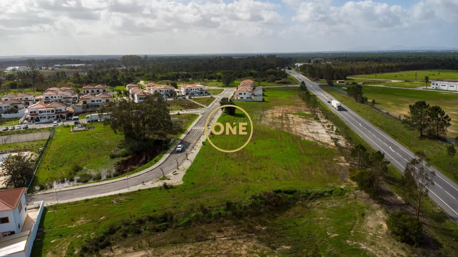 Plot of land for construction of a building with 6 units in Pegões, Montijo - 2