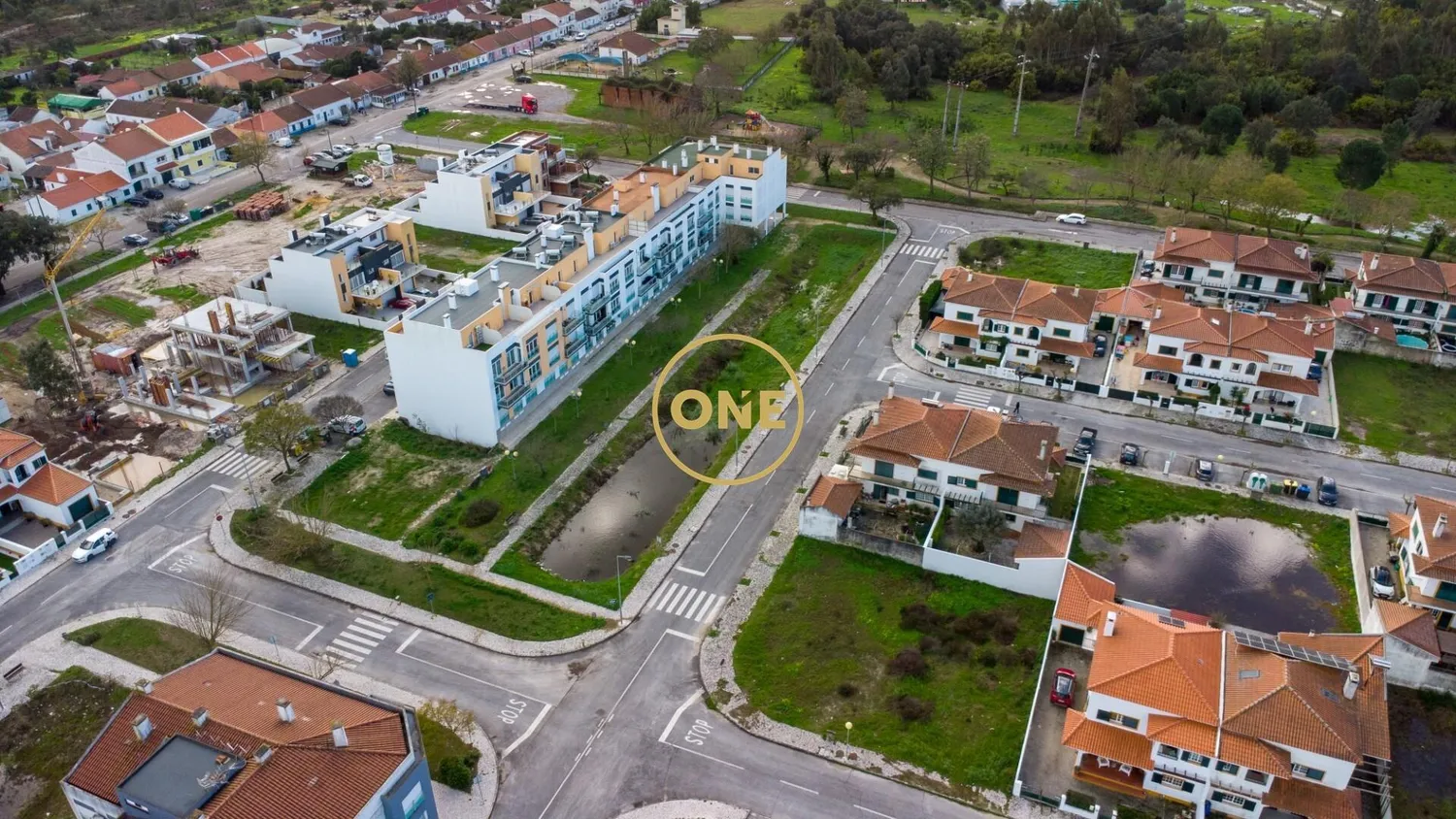 Plot of land for construction of a building with 8 units in Pegões, Montijo