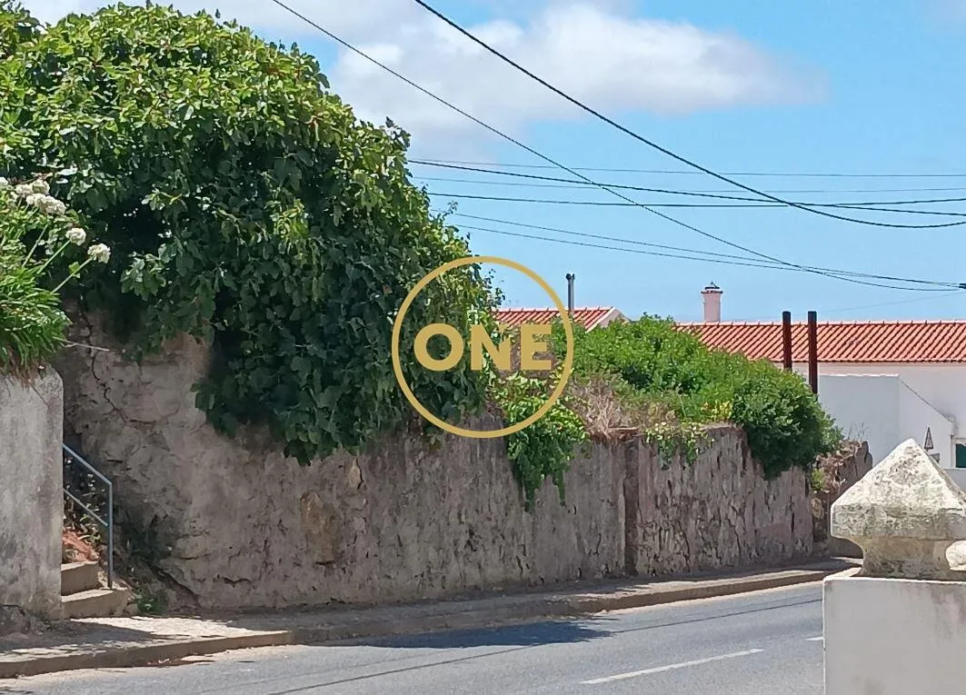 Terreno com Projeto aprovado para 2 Moradias Geminadas  - 3