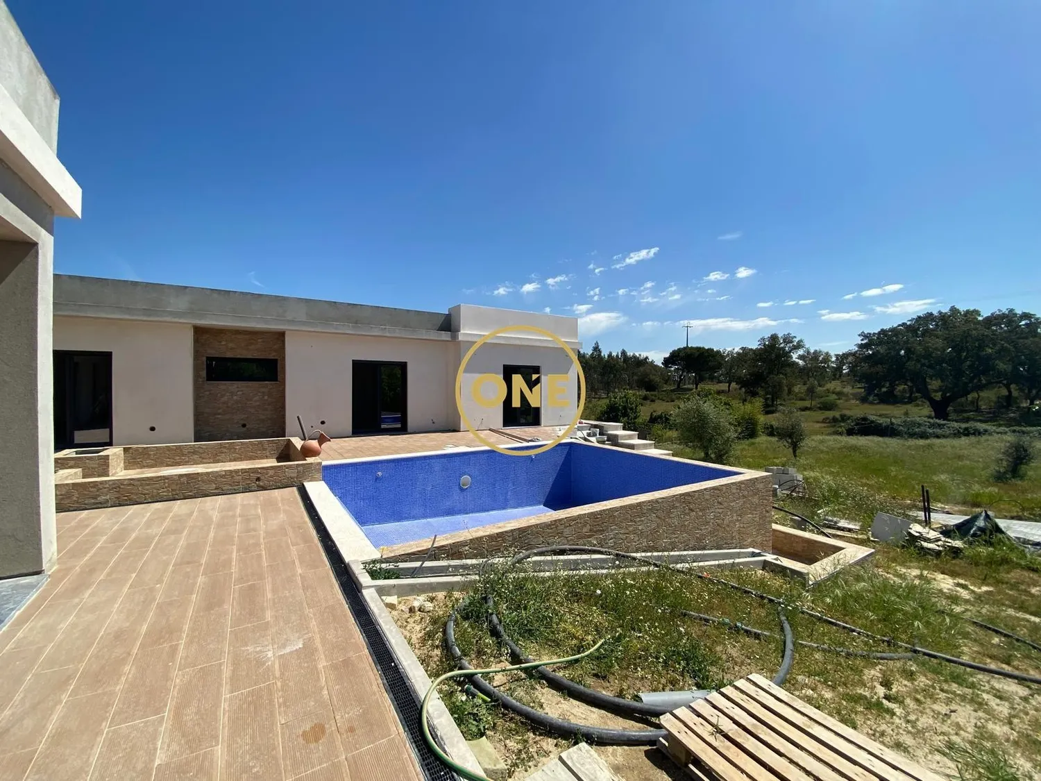 Excellente maison de 3 chambres à Coruche avec un terrain urbain de 1 600 m².