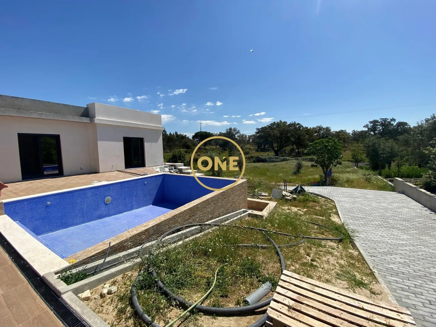 Excellente maison de 3 chambres à Coruche avec un terrain urbain de 1 600 m². - 2