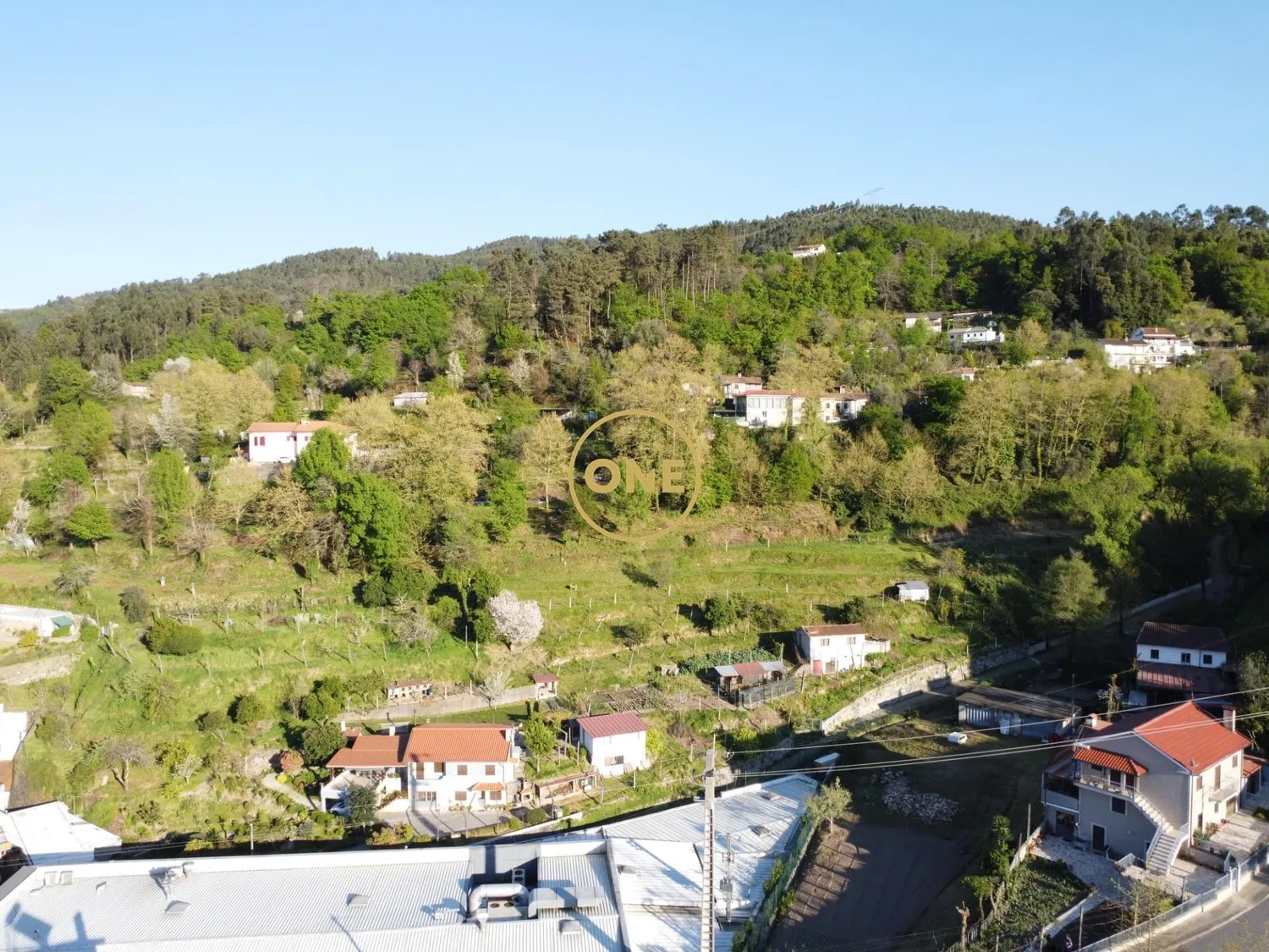 Excellent urban plot of land measuring 1 hectare – Center of Terras de Bouro