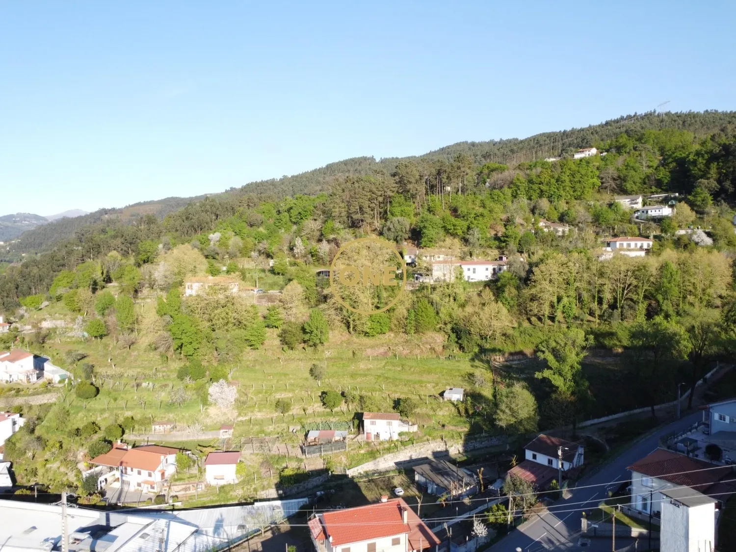 Excellent urban plot of land measuring 1 hectare – Center of Terras de Bouro - 2