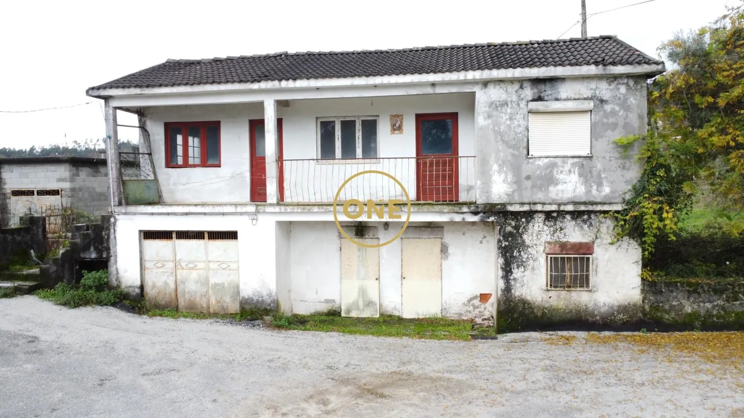 Oportunidade: Habitação Comercial com Armazém