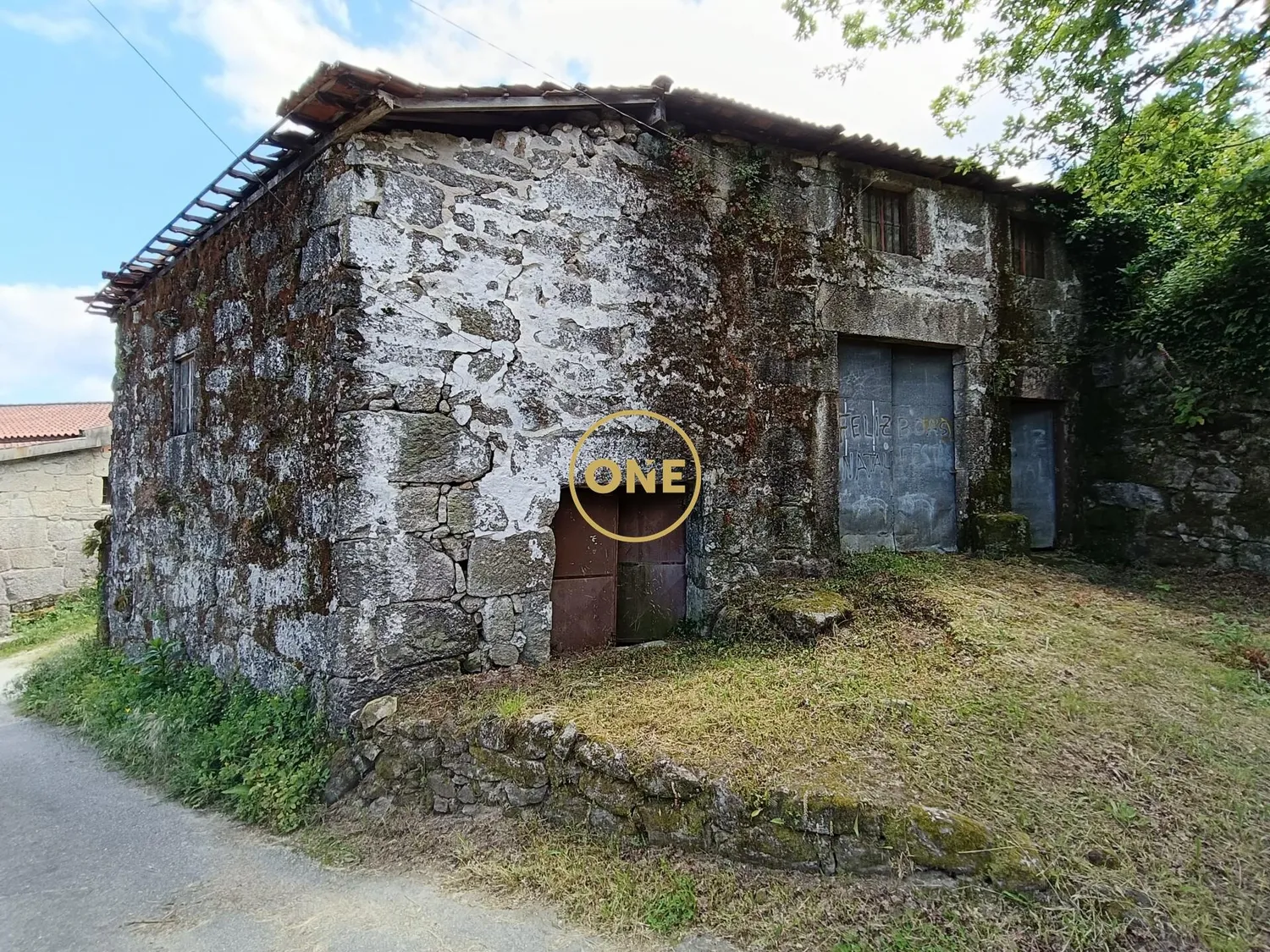 Ruin for Reconstruction in Passô - Vila Verde