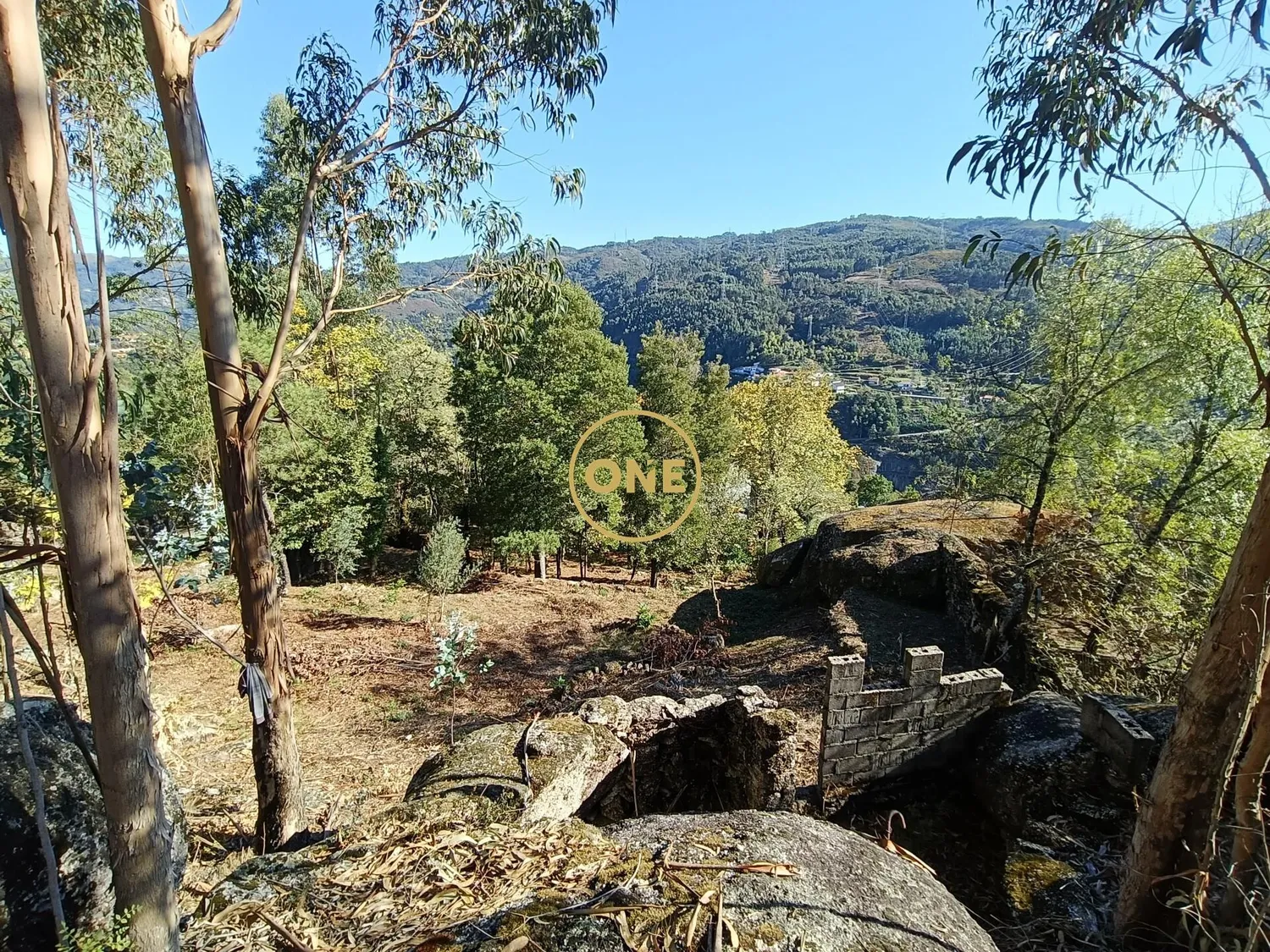 Land with approved project in Valdozende - Terras de Bouro