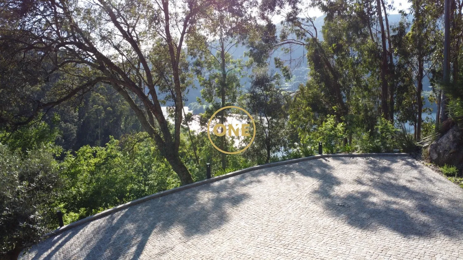 Refuge in Gerês – Stunning views over the Caniçada Dam - 3