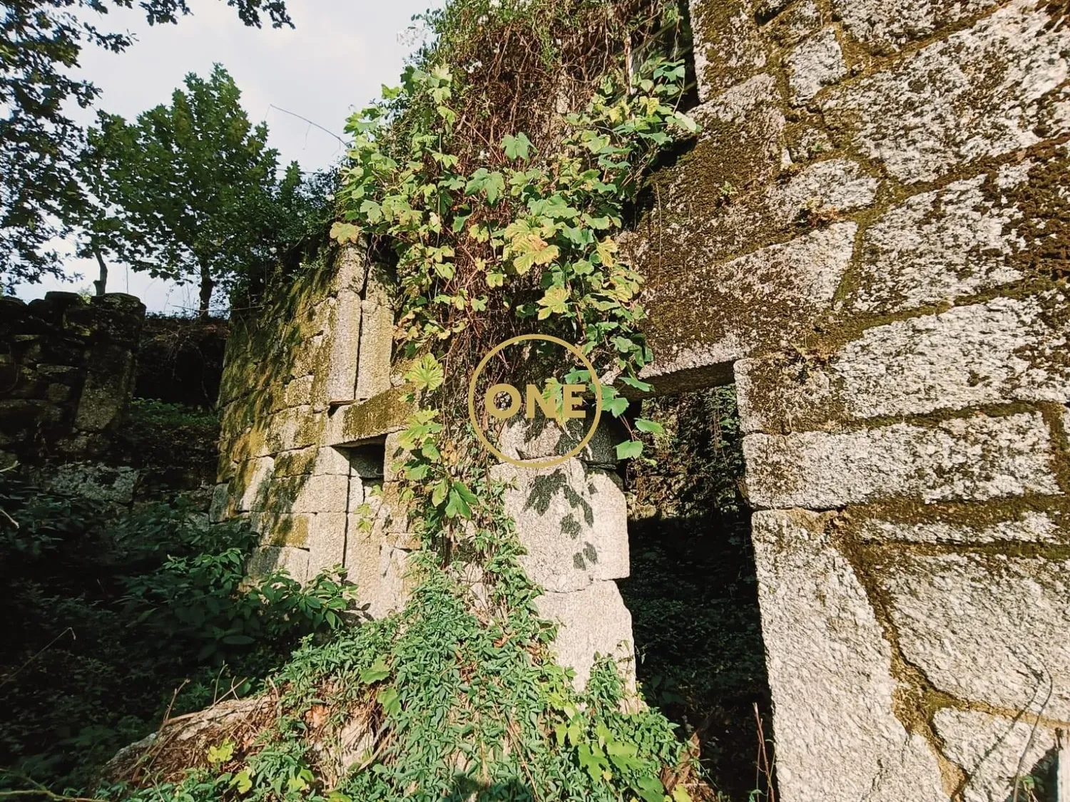Ruine à rénover à Terras de Bouro, Chourense – 1 311 m² de terrain