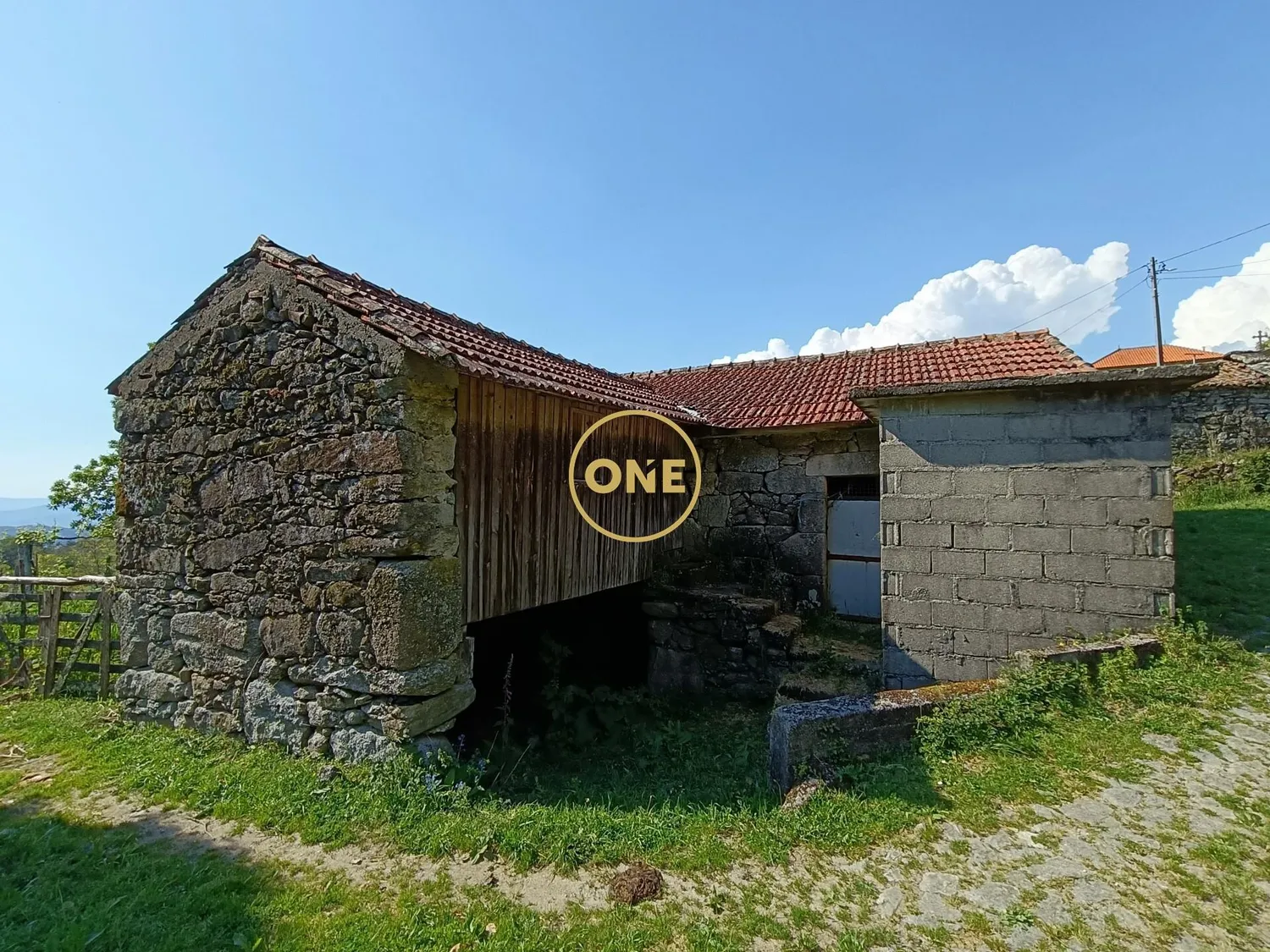 Ruin for Sale - Danaia, Ponte da Barca