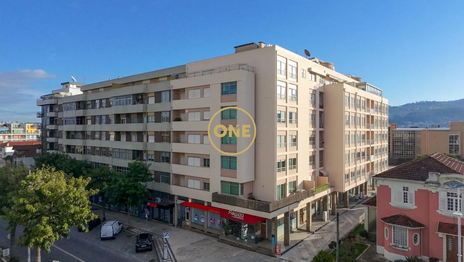 Appartement exclusif de 5 chambres au centre de Santo Tirso – 236 m² d'élégance et de prestige.