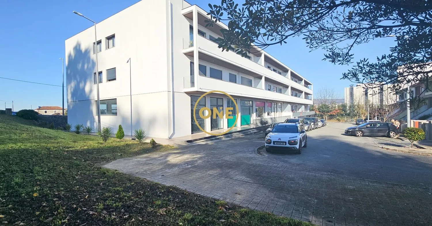 Magasin commercial Landim - 2