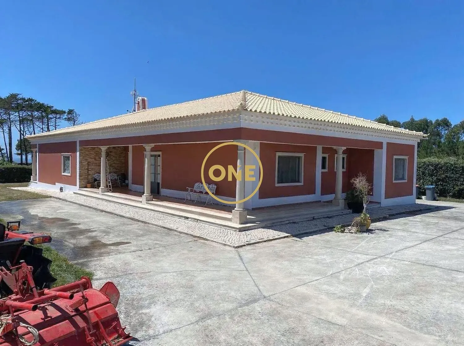 Detached 3-bedroom house in Magoito - Spacious interiors and large plot of land