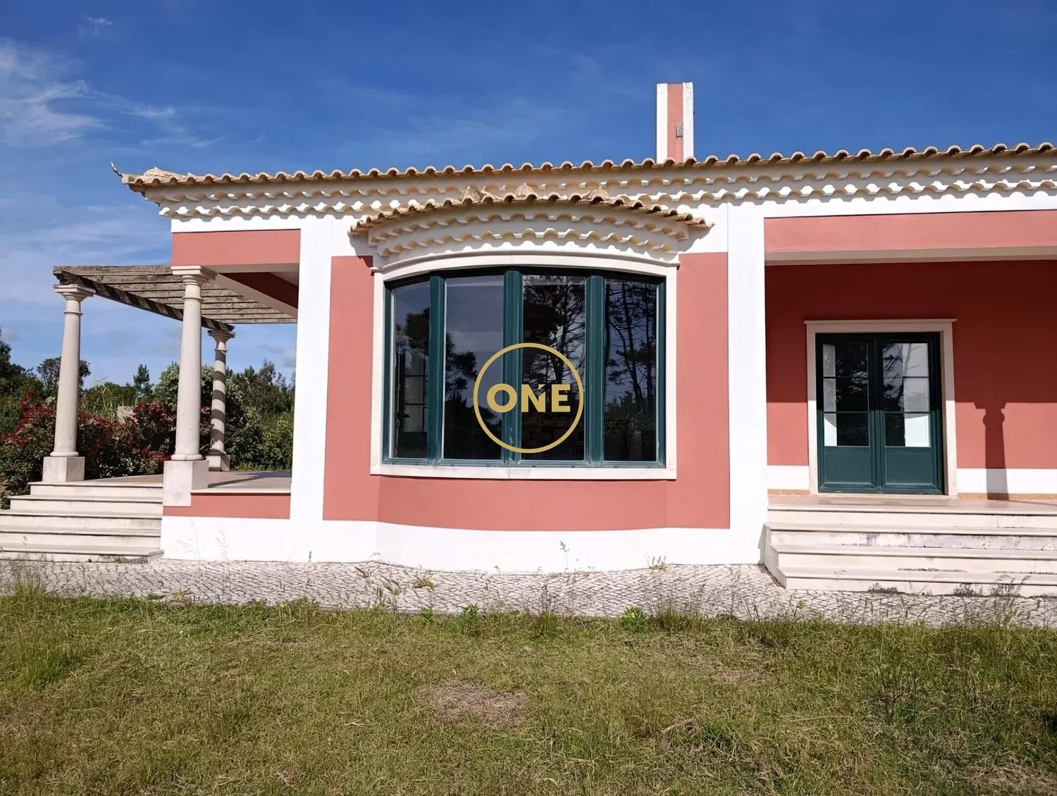 Detached 3-bedroom house in Magoito - Spacious interiors and large plot of land - 3