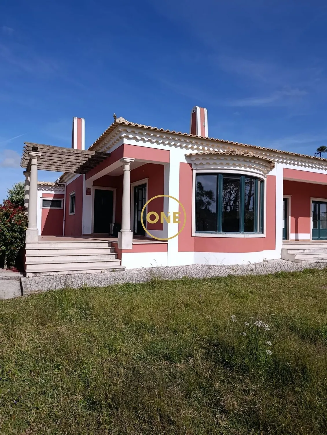 Detached 3-bedroom house in Magoito - Spacious interiors and large plot of land - 2