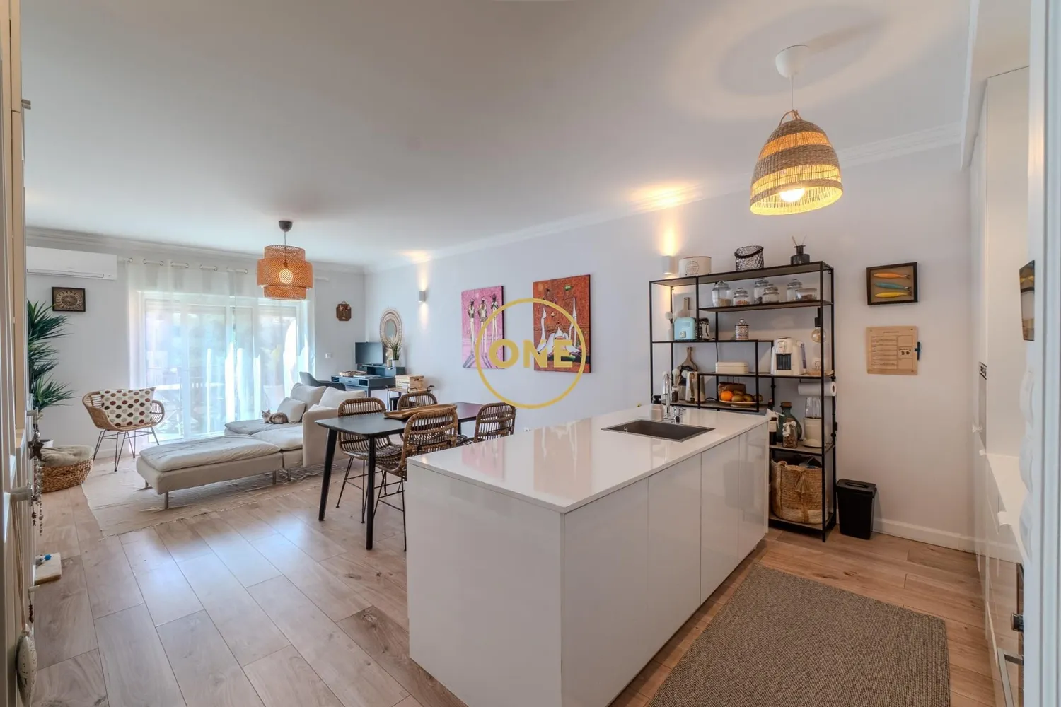 Apartamento T1 com Elevador, Terraço e Garagem, na Venda do Pinheiro
