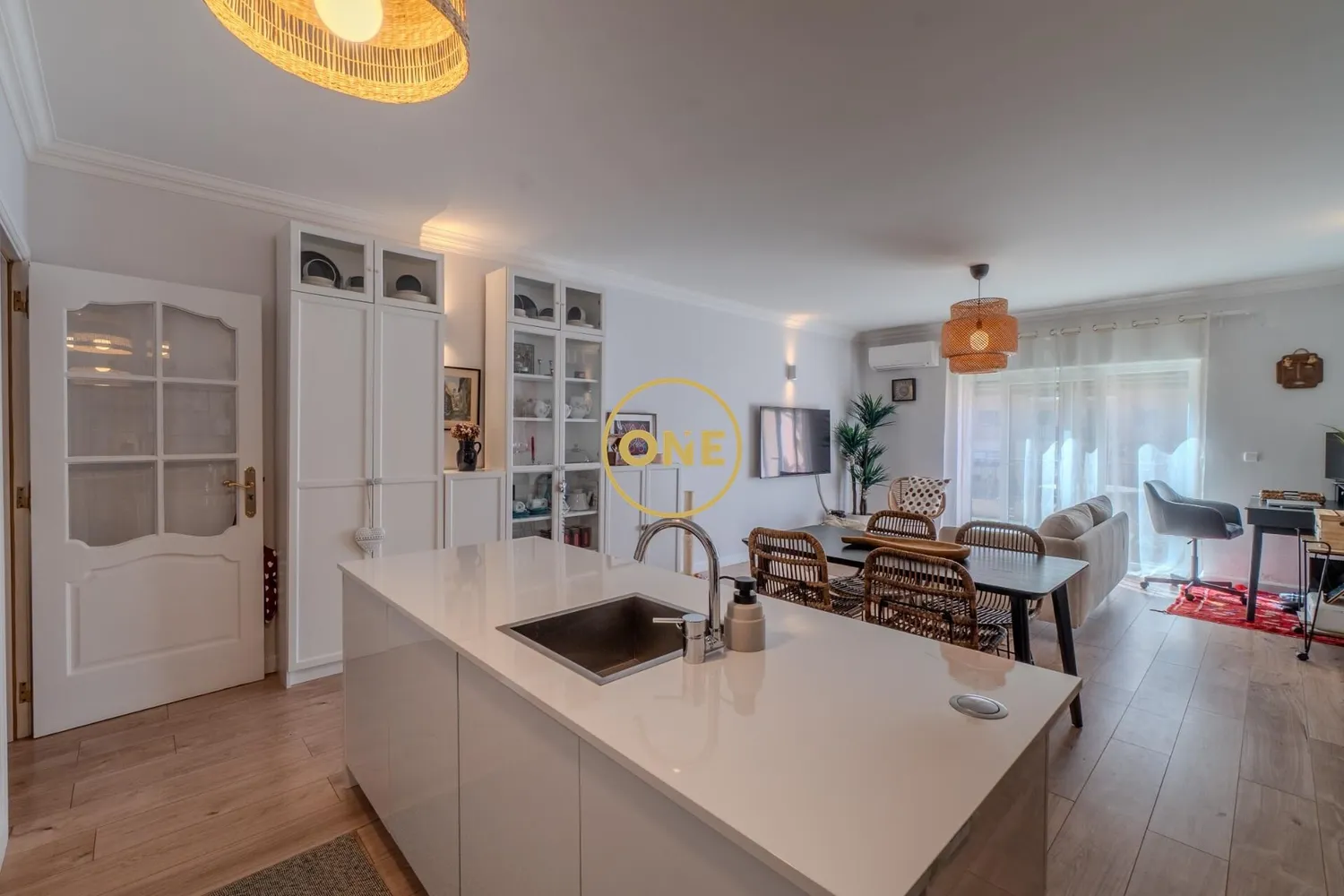 Apartamento T1 com Elevador, Terraço e Garagem, na Venda do Pinheiro - 2