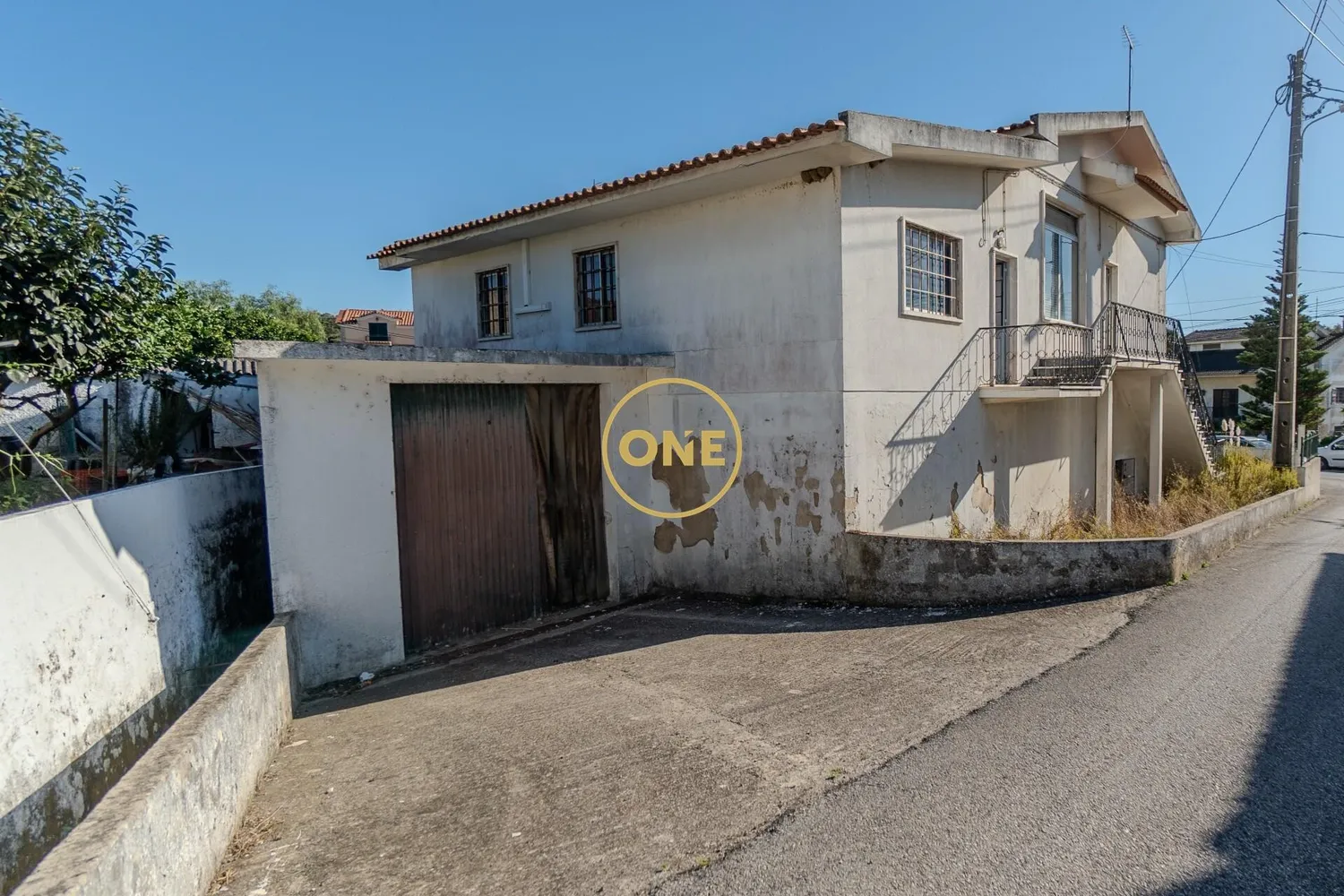Building in full ownership with 5 independent divisions - 3