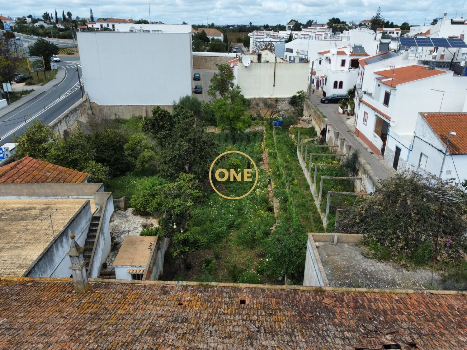 Terrain avec maison de 3 chambres à rénover – Projet de rénovation déjà approuvé | Alcantarilha, Sil - 2
