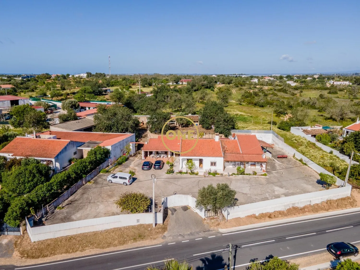Single storey house with excellent land and warehouse - Assumadas - Tunes - Algarve