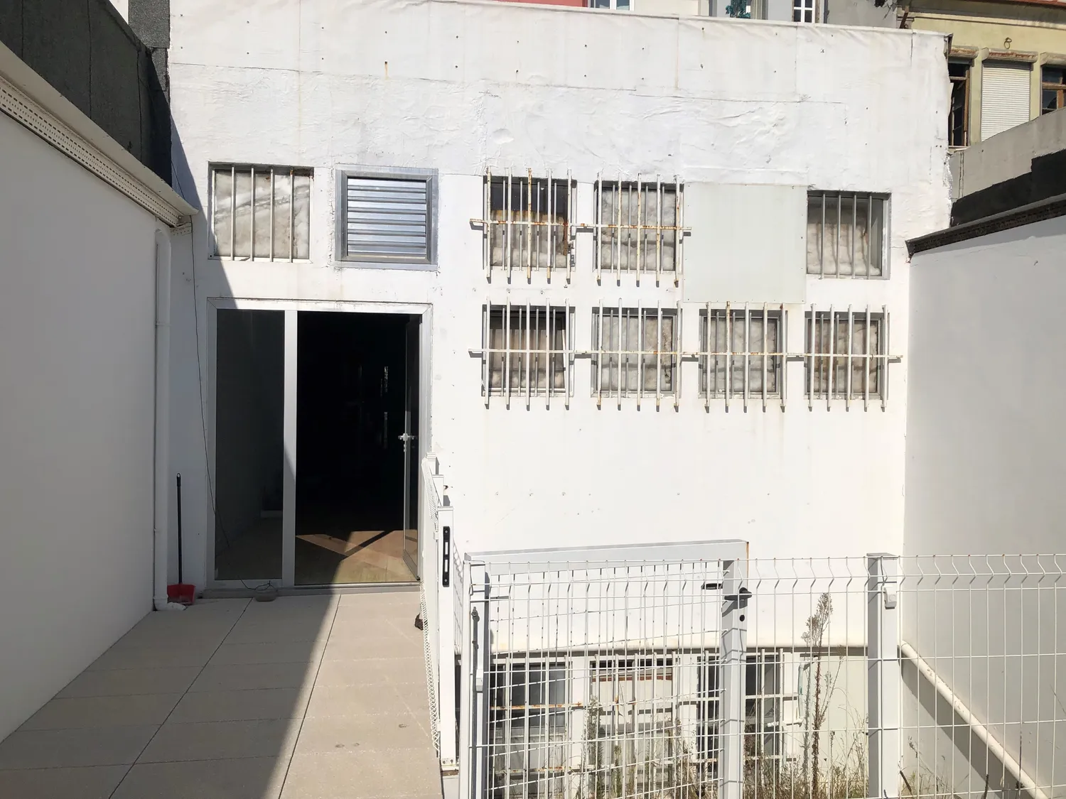 Loja renovada -  a poucos passos da Casa da Música (Porto) - 3
