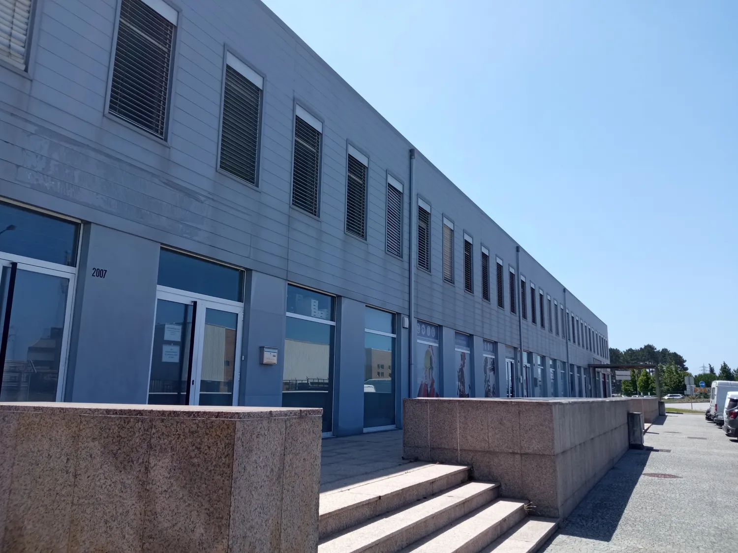 EDIFÍCIO DE ESCRITÓRIOS E LOJAS - MAIA - ZONA INDUSTRIAL