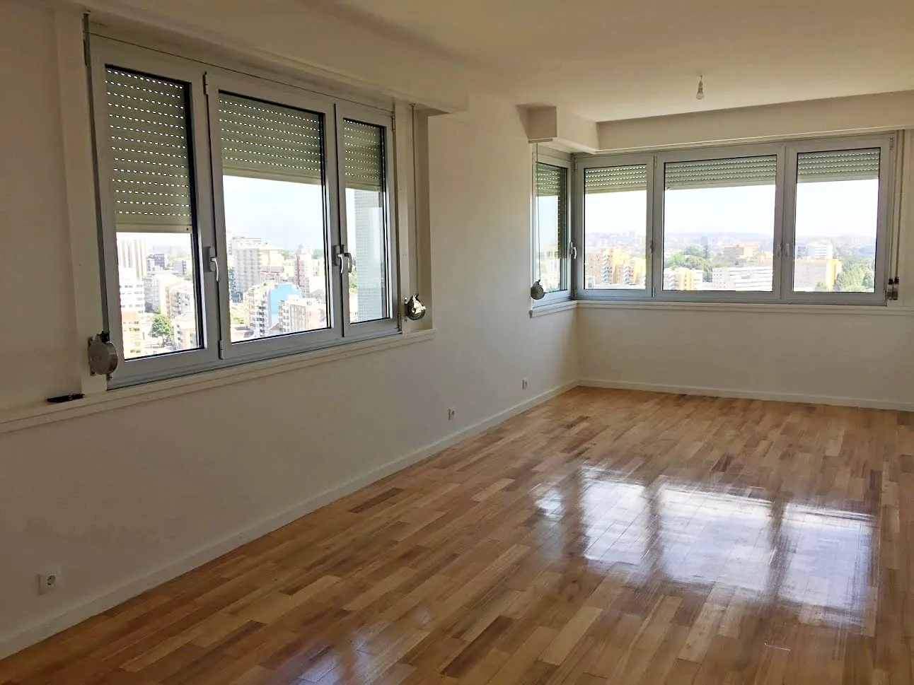 Excelente Oportunidade – T3 Renovado no Foco, Porto - 2