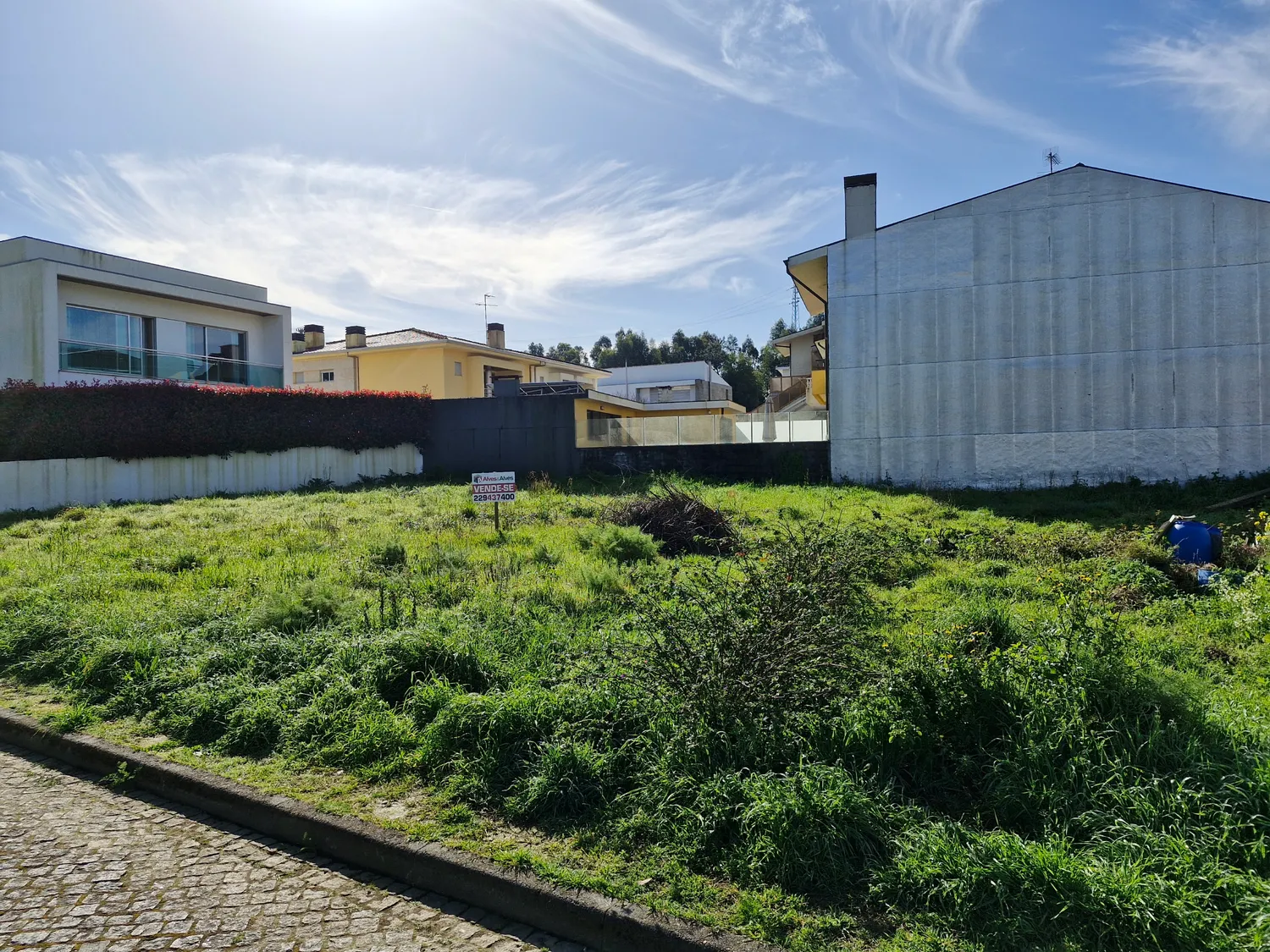 Terreno de Gaveto com 418m2 próximo do Estádio do Nogueirense