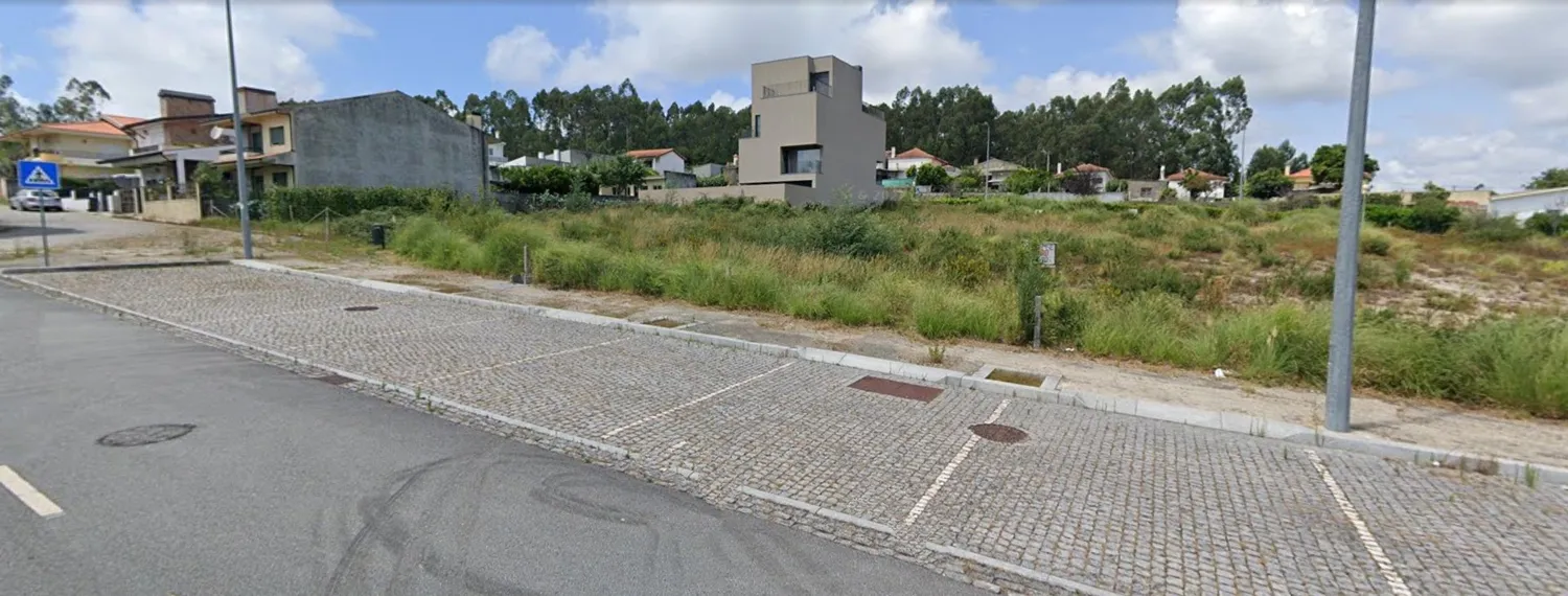 Lote de Terreno para Construção de Moradia de 2 Frentes no Castelo da Maia