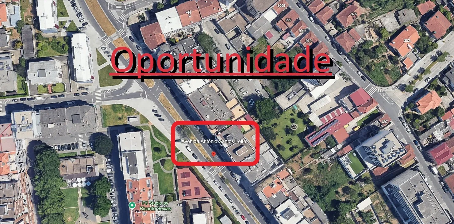 Fantástica Loja na Av. António Santos Leite - Centro da Maia - (Box Fechada para 2 carros)