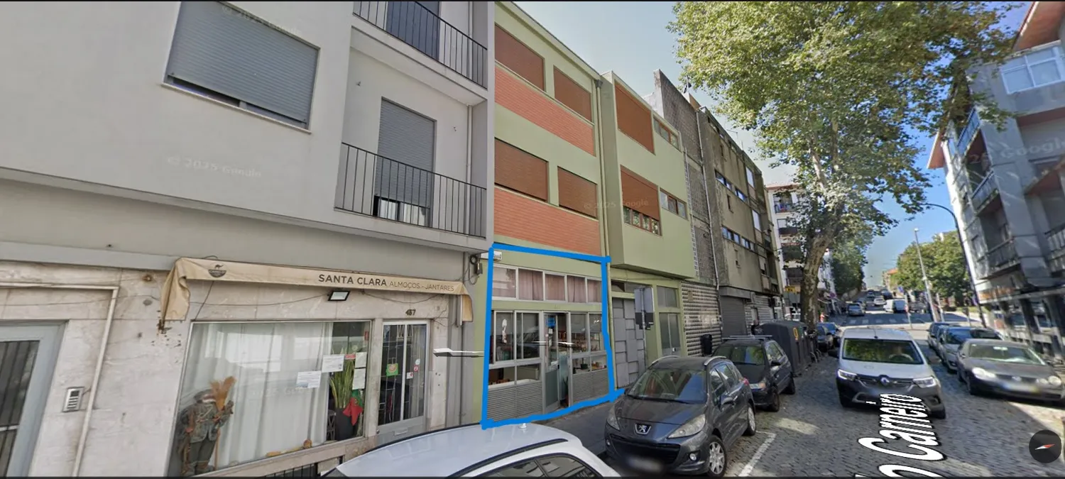 Loja para Arrendamento – 58 m² | 2 Pisos (R/C e Cave) - Porto (Bonfim)