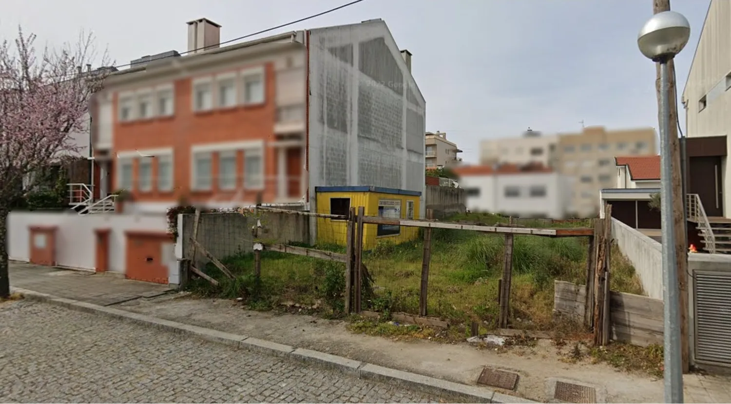 Terreno - para construção de moradia de 3 frentes - S. Mamede Infesta - 2