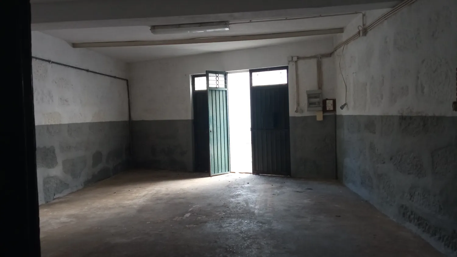 Garagem para arrendar ao centro de Gueifães - 3