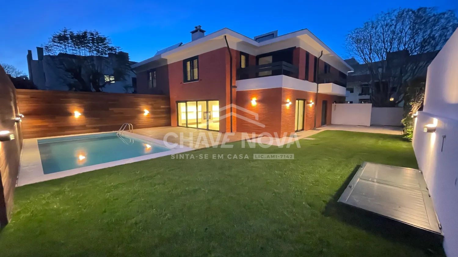 Moradia renovada com piscina e jardim privativo à venda na Foz, Porto  - 3