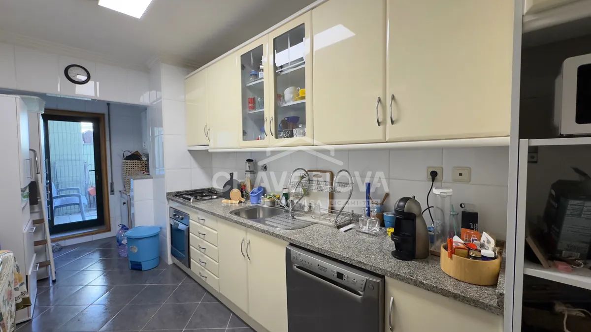 Apartamento T2 em Oliveira do Douro com lugar de garagem e terraço - 2
