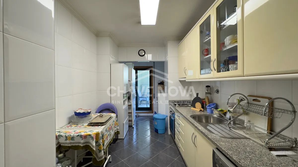 Apartamento T2 em Oliveira do Douro com lugar de garagem e terraço - 3