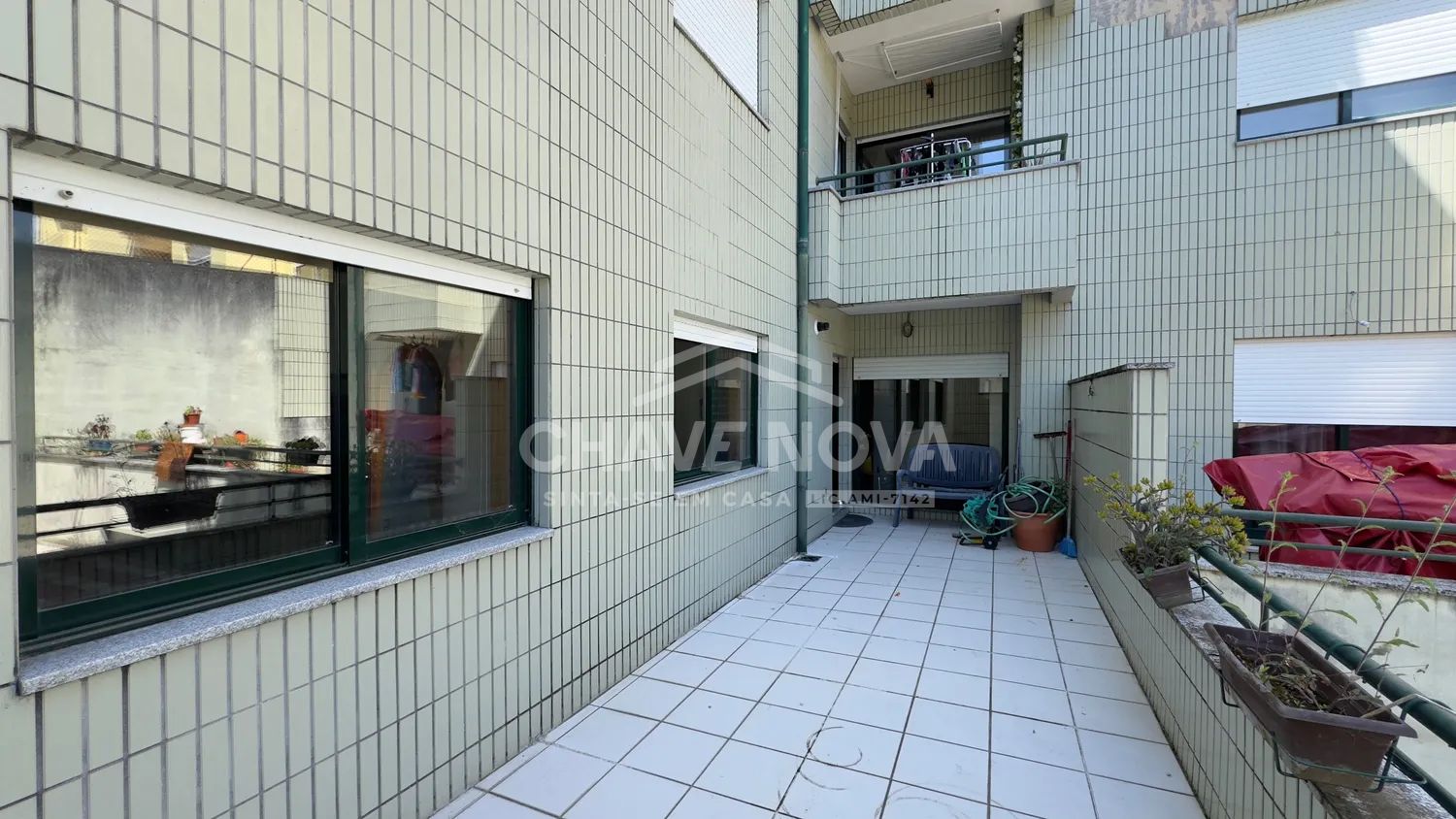 Apartamento T2 em Oliveira do Douro com lugar de garagem e terraço